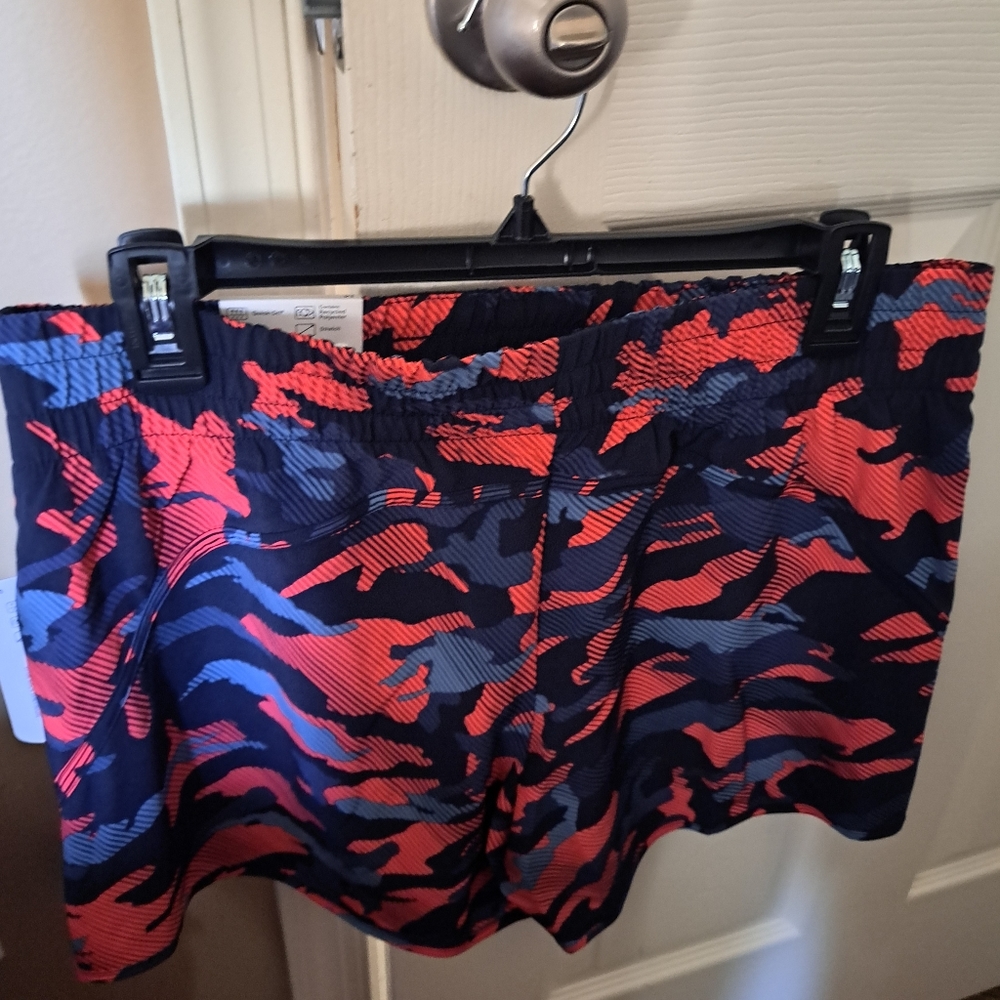Xersion Women's styled camo running shorts NWT